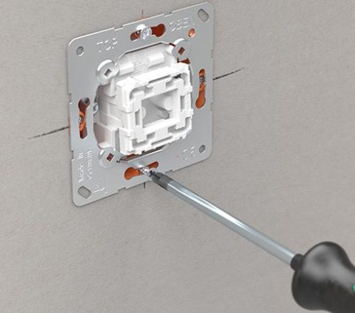 Kaiser 9063-02 1-es kerek perforált gipszkarton szerelvénydoboz csavarral