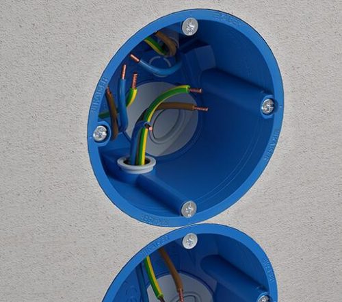 Kaiser 9069-04 hangszigetelő 68-as 1-es mély kerek légtömör gipszkarton szerelvénydoboz csavarral (-69 dB csillapítással)