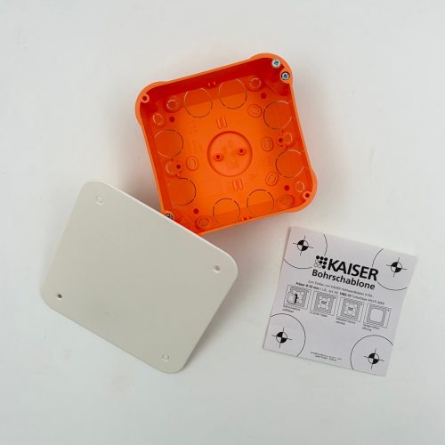Kaiser 9195-91 négyzetes perforált gipszkarton elágazó doboz / kötődoboz fedéllel és sablonnal - méret: 105×105×53 mm