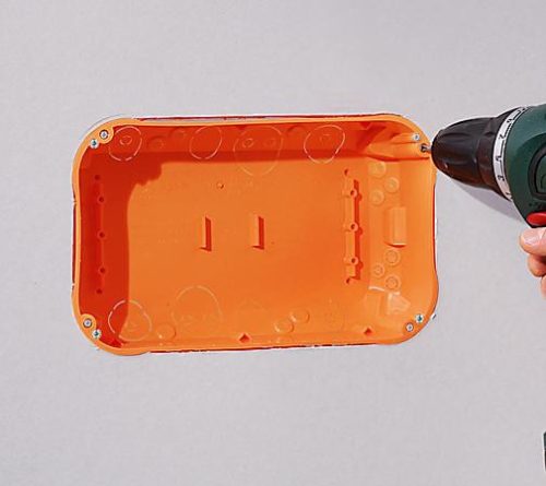 Kaiser 9196-91 négyzetes perforált gipszkarton elágazó doboz / kötődoboz fedéllel és sablonnal - méret: 165×165×72 mm