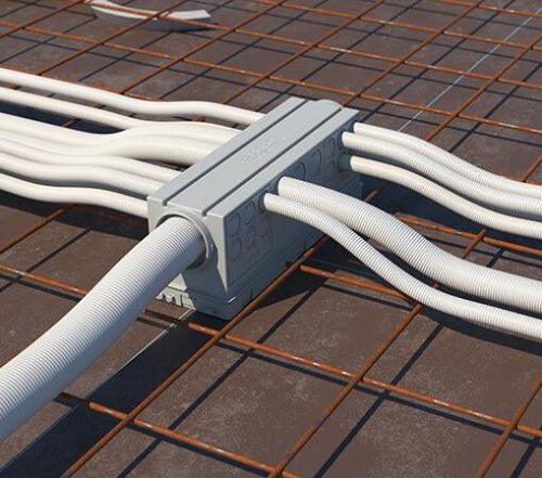 Kaiser 9914.10 1-es 326×104×118 mm nagyméretű sorolható központi leágazó födémsáv / kötődoboz beton falazatba és mennyezetbe