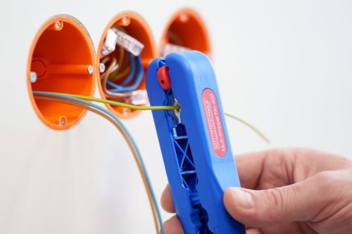 WeiconTOOLS 10001620 No. 400 multifunkcionális kábel csupaszoló és vezeték blankoló szerszám hosszanti hasítópengével, oldalcsípővel