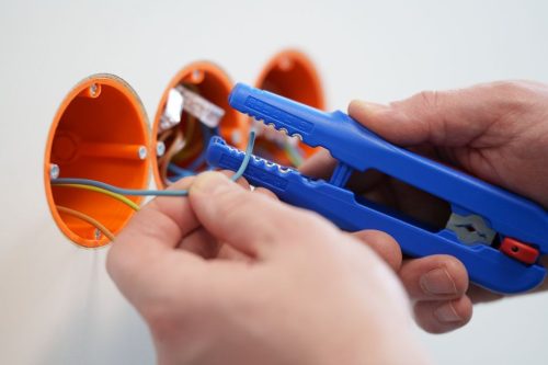 WeiconTOOLS 10001620 No. 400 multifunkcionális kábel csupaszoló és vezeték blankoló szerszám hosszanti hasítópengével, oldalcsípővel