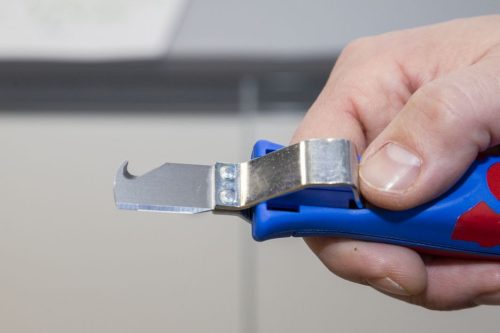 WeiconTOOLS 10012851 No. 4 - 28 G kábelcsupaszoló szerszám Ø 8-28 mm kábelekhez, vágókéssel és cserélhető pengével
