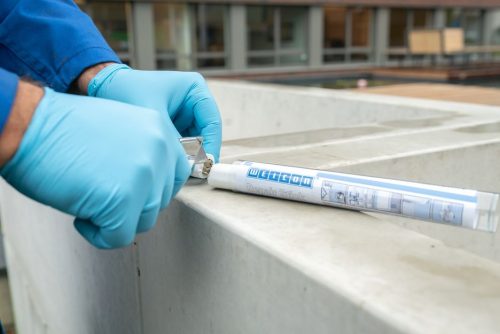 Weicon Repair Stick Concrete - kerámia töltetű kétkomponensű javítógyurma 57g - beton-, kő- és kerámiafelület gyors javítására