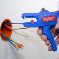 Vezetékek csupaszolásához szerszámok